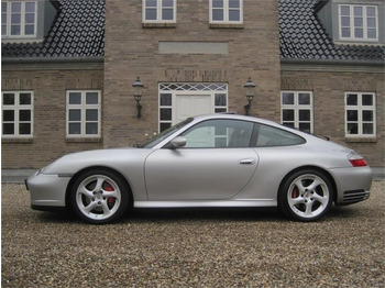 Автомобил PORSCHE