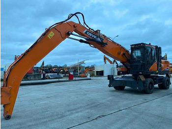 Багер на тркала DOOSAN