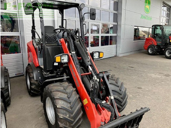 Земјоделски натоварувач MANITOU MLA 3-25