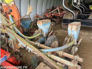 Земјоделска машина MONOSEM