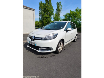 Автомобил RENAULT