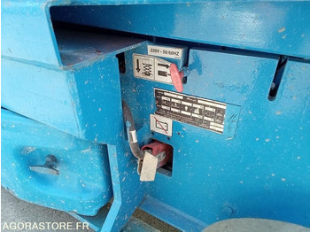 Дигачка платформа Nacelle electrique à ciseaux JLG 2030ES: слика 3