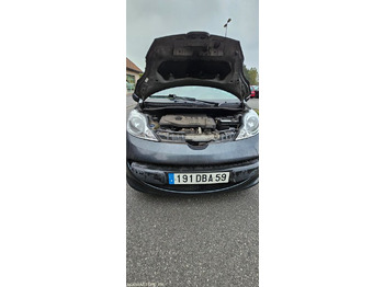 Автомобил PEUGEOT