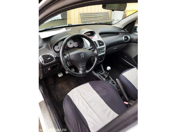 Автомобил PEUGEOT