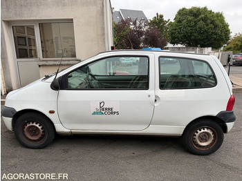 Автомобил RENAULT