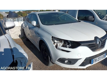 Автомобил RENAULT