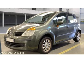 Автомобил RENAULT