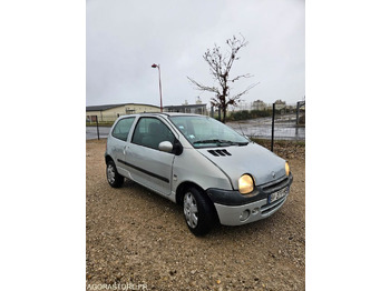 Автомобил RENAULT