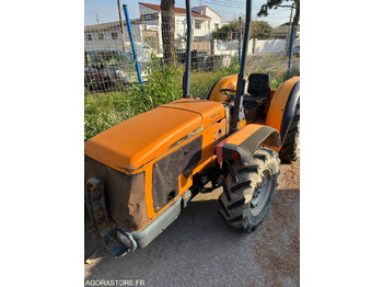 Трактор RENAULT