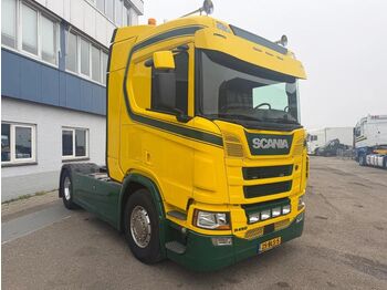 Камион влекач SCANIA R 450