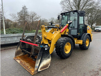 Натоварувач на тркала CATERPILLAR 906