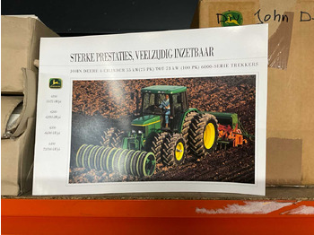 Трактор JOHN DEERE