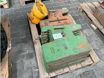 Трактор JOHN DEERE