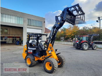 Земјоделски натоварувач JCB