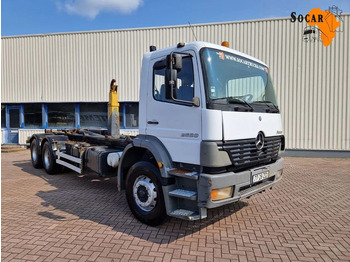 Камион со кука за подигање MERCEDES-BENZ Atego 2628