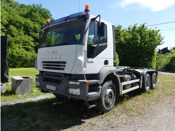 Камион со кука за подигање IVECO Trakker