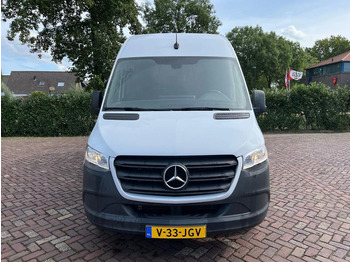 Товарно комбе, Комби со двојна кабина Mercedes-Benz Sprinter 317 1.9 CDI L2H1: слика 3