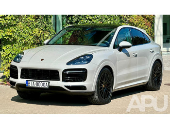 Автомобил PORSCHE