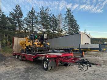 Асфалтен поплочувач CATERPILLAR AP300