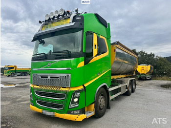 Камион со кука за подигање VOLVO FH16 750