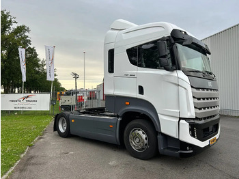 Камион влекач IVECO