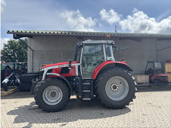 Трактор MASSEY FERGUSON 100 series