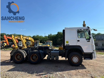 Камион влекач SINOTRUK HOWO