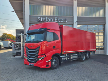 Камион за пијалоци IVECO