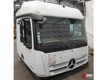 Кабина и ентериер MERCEDES-BENZ