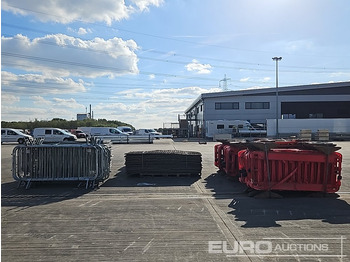 Градежна опрема Bundle of Rubber Mats (3 of), Metal Pedestrian Fencing (2 of), Plastic Pedestrian Fencing (4 of): слика 2