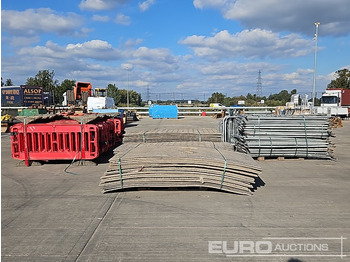 Градежна опрема Bundle of Rubber Mats (3 of), Metal Pedestrian Fencing (2 of), Plastic Pedestrian Fencing (4 of): слика 5