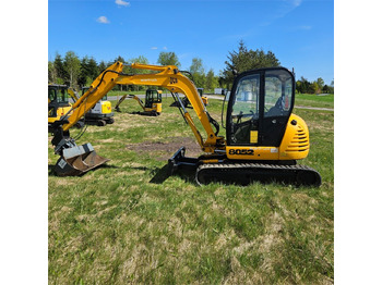 Мини багер JCB