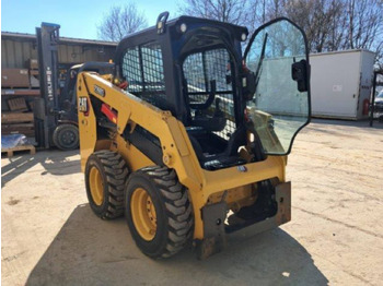 Компактен натоварувач CATERPILLAR 226D