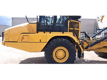 Зглобен истоварувач CAT 730: слика 4