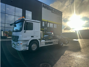 Камион со кука за подигање MERCEDES-BENZ Actros 2545