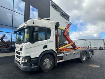Камион со кука за подигање SCANIA P