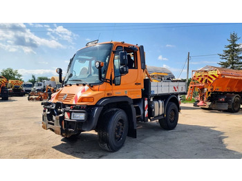 Општински трактор UNIMOG U400