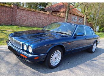 Седан JAGUAR