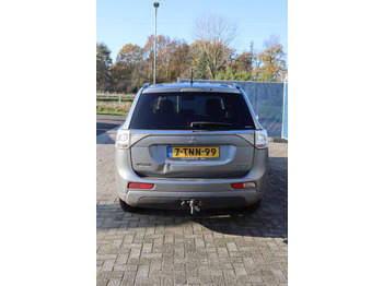 SUV Mitsubishi Outlander PHEV: слика 5