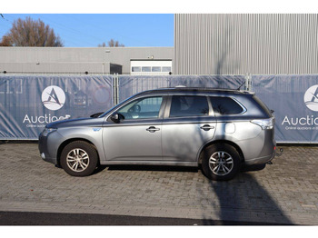 SUV Mitsubishi Outlander PHEV: слика 3