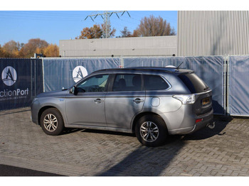 SUV Mitsubishi Outlander PHEV: слика 4