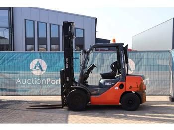 Дизел вилушкар Toyota 02-8FDF30: слика 2