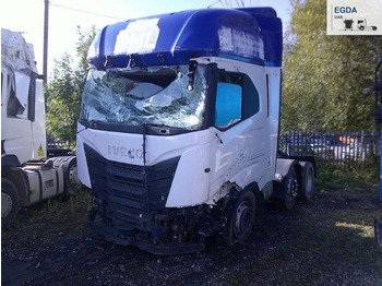 Камион влекач IVECO S-WAY