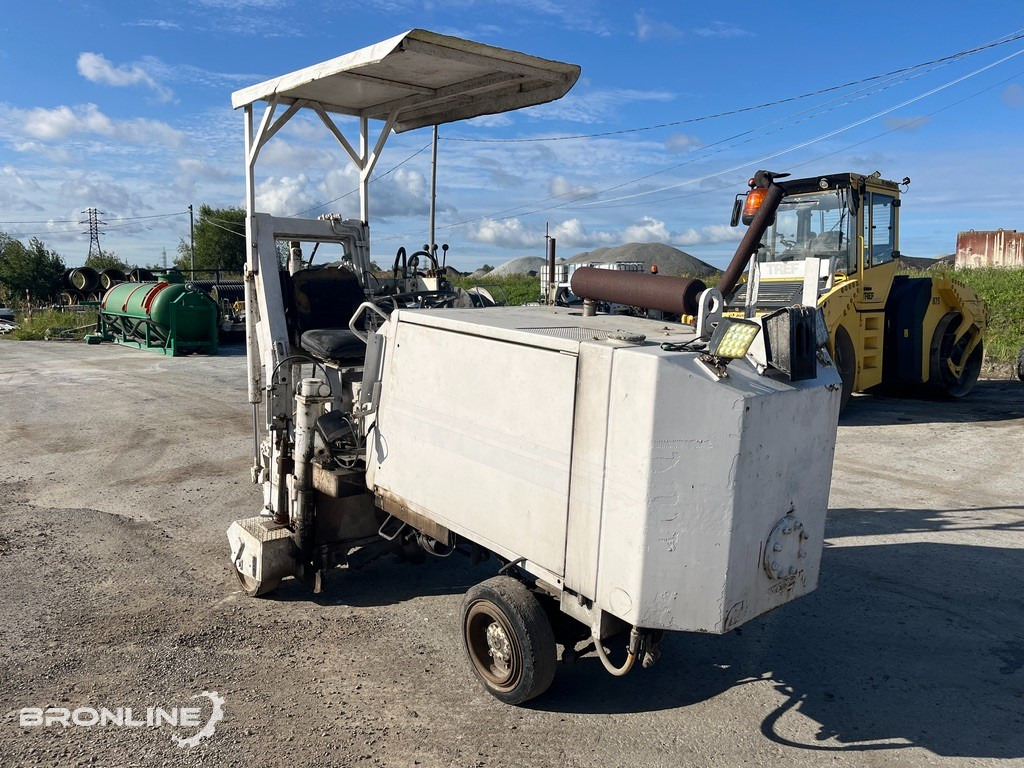 1991 Wirtgen SF500C/4 Asfaldifrees 0,5m - Прскалка за битуменска емулзија: слика 1 1991 Wirtgen SF500C/4 Asfaldifrees 0,5m - Прскалка за битуменска емулзија: слика 1