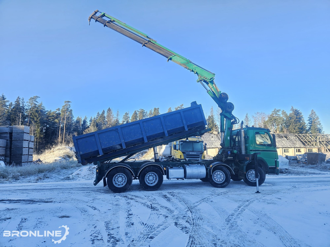 2002 Volvo FM12 8x4 Cable lift + Crane HMF - Камион со кабелски систем, Камион со кран: слика 2 2002 Volvo FM12 8x4 Cable lift + Crane HMF - Камион со кабелски систем, Камион со кран: слика 2