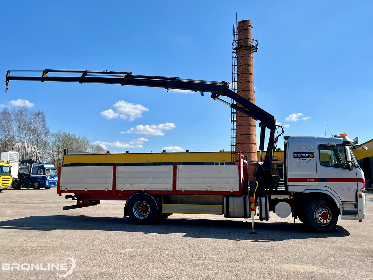 2005 Volvo FM 300 Flatbed+Crane HMF 1560-K4 - Камион со платформа: слика 4 2005 Volvo FM 300 Flatbed+Crane HMF 1560-K4 - Камион со платформа: слика 4