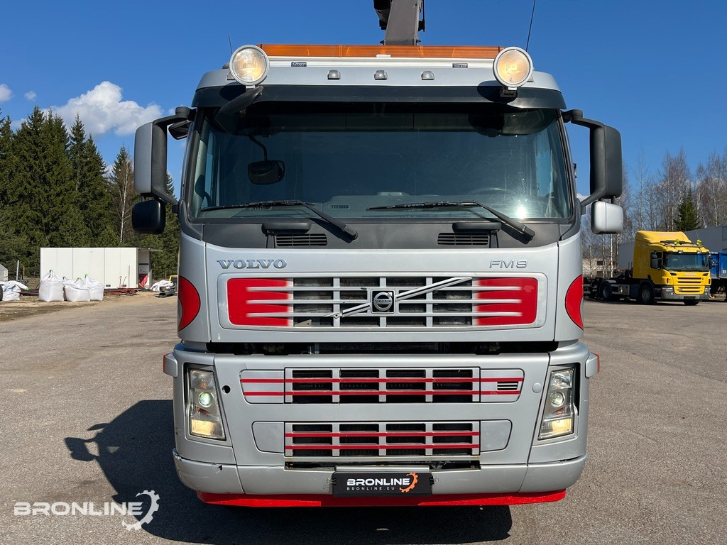2005 Volvo FM 300 Flatbed+Crane HMF 1560-K4 - Камион со платформа: слика 3 2005 Volvo FM 300 Flatbed+Crane HMF 1560-K4 - Камион со платформа: слика 3