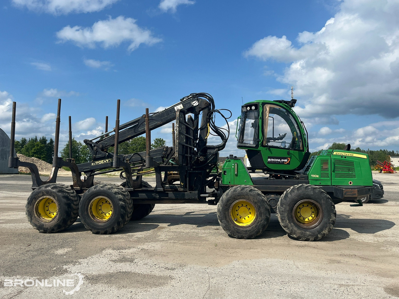 2010 John Deere 1110E Forwarder 8x8 - Пренесувач на стебла: слика 2 2010 John Deere 1110E Forwarder 8x8 - Пренесувач на стебла: слика 2