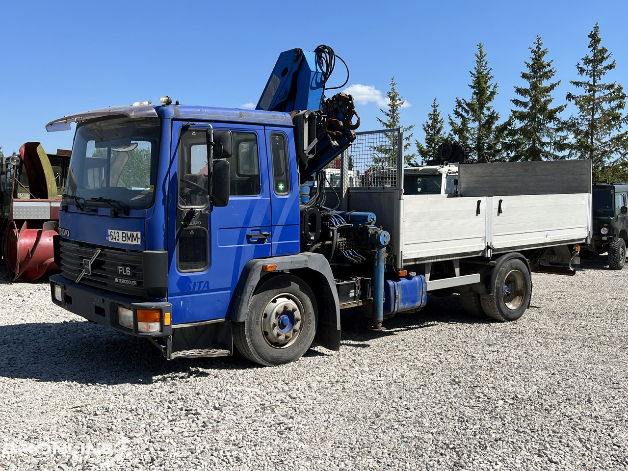 VOLVO FL611 + Palfinger PK 8200 - Камион со платформа, Камион со кран: слика 1 VOLVO FL611 + Palfinger PK 8200 - Камион со платформа, Камион со кран: слика 1