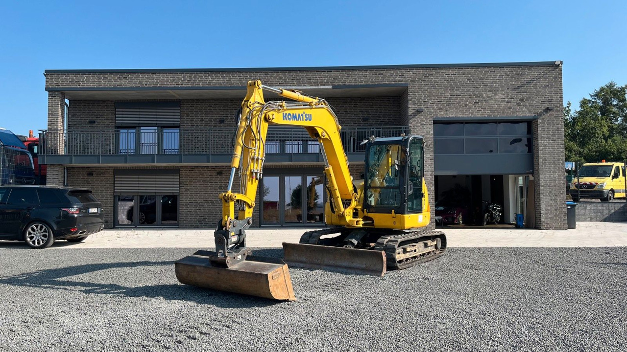 Komatsu PC80MR-5E0 PC80 HS08 8000 Kg Tilt ab 1.082€ mtl. Komatsu PC80MR-5E0 PC80 HS08 8000 Kg Tilt ab 1.082€ mtl. - Мини багер: слика 1 Komatsu PC80MR-5E0 PC80 HS08 8000 Kg Tilt ab 1.082€ mtl. Komatsu PC80MR-5E0 PC80 HS08 8000 Kg Tilt ab 1.082€ mtl. - Мини багер: слика 1